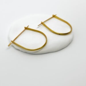 Minimal Cradle Earring